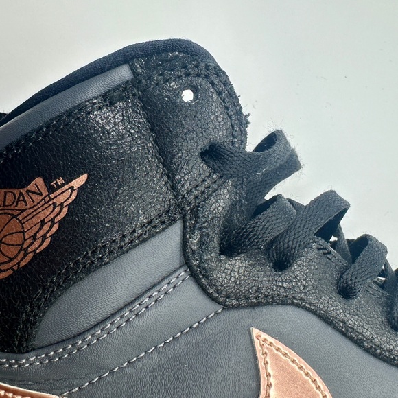 Nike Air Jordan 1 Retro High - Picture 8 of 11